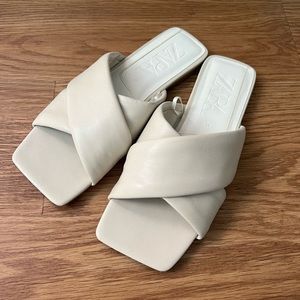 ZARA OFF WHITE FLAT PADDED LEATHER SANDALS